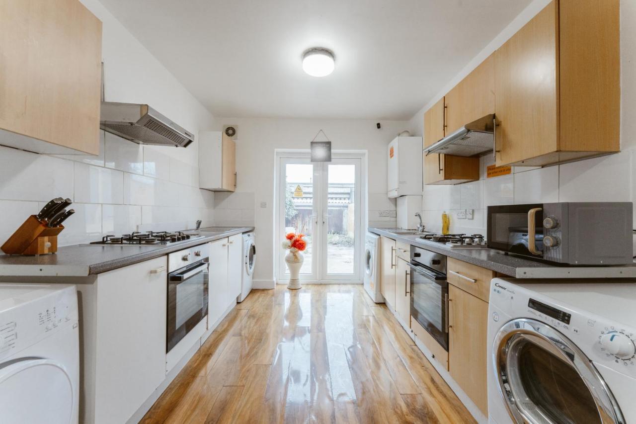 Upton Park Bedrooms 25 Min To Central لندن المظهر الخارجي الصورة