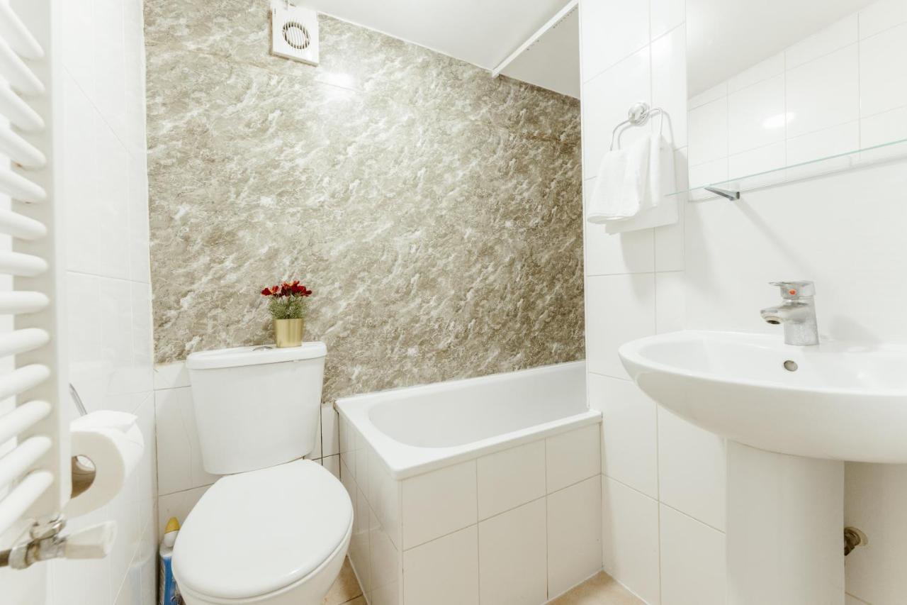 Upton Park Bedrooms 25 Min To Central لندن المظهر الخارجي الصورة