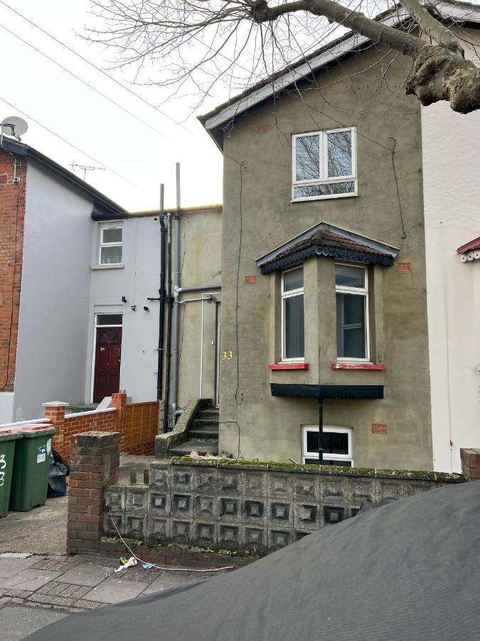 Upton Park Bedrooms 25 Min To Central لندن المظهر الخارجي الصورة