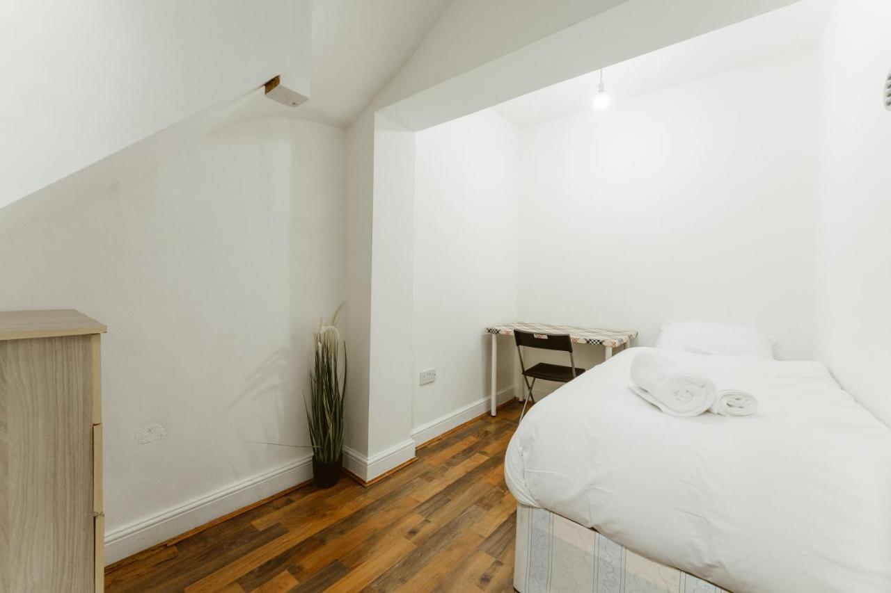 Upton Park Bedrooms 25 Min To Central لندن المظهر الخارجي الصورة