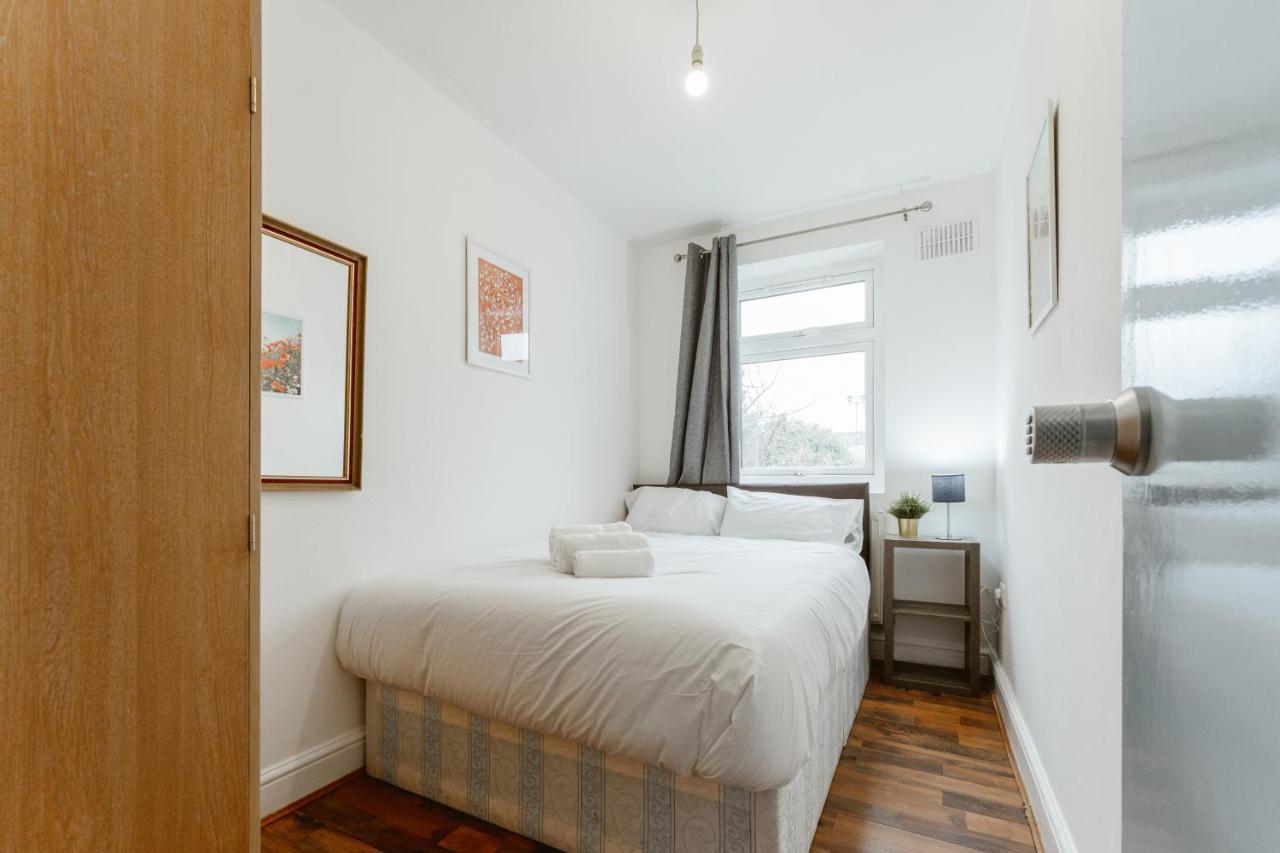 Upton Park Bedrooms 25 Min To Central لندن المظهر الخارجي الصورة
