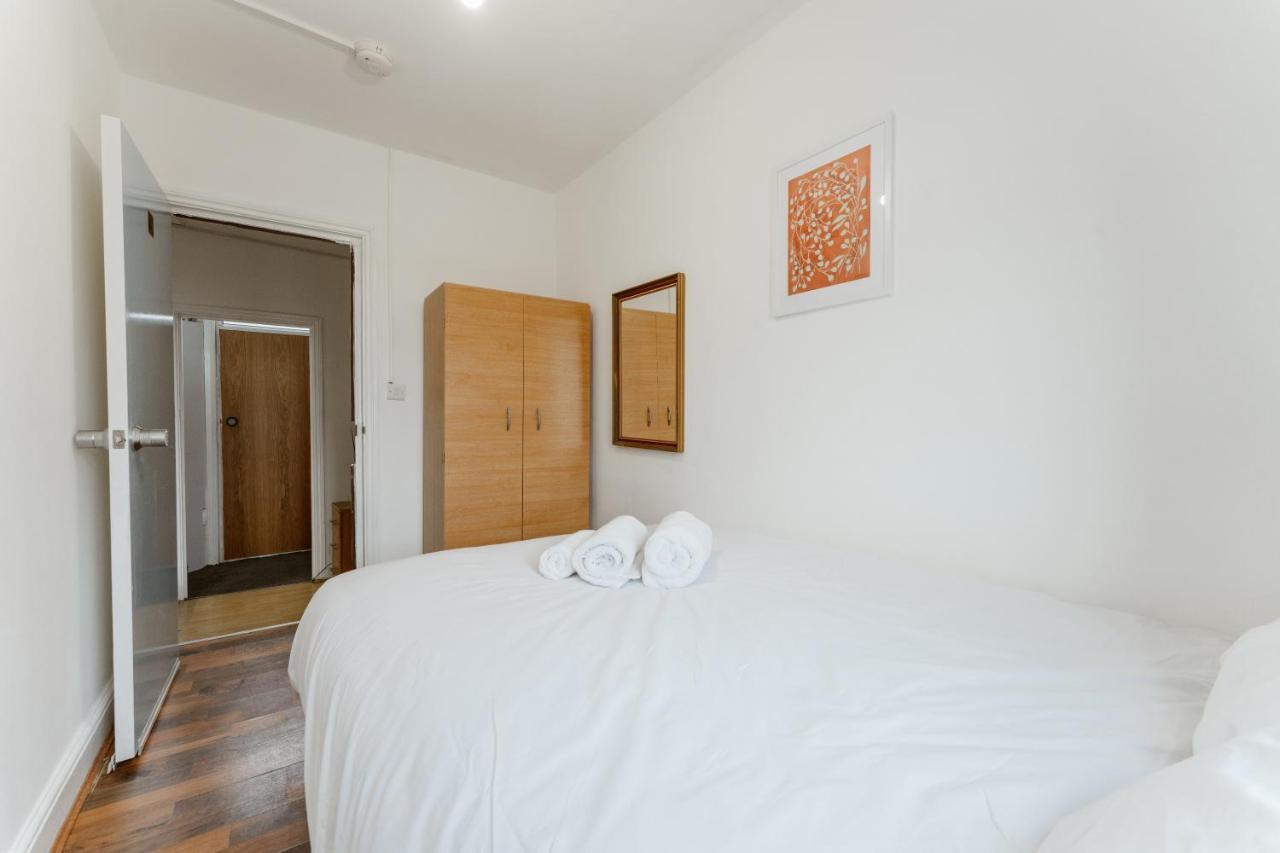 Upton Park Bedrooms 25 Min To Central لندن المظهر الخارجي الصورة
