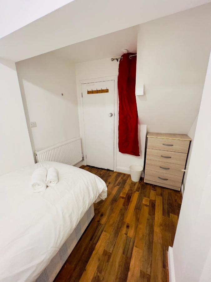Upton Park Bedrooms 25 Min To Central لندن المظهر الخارجي الصورة